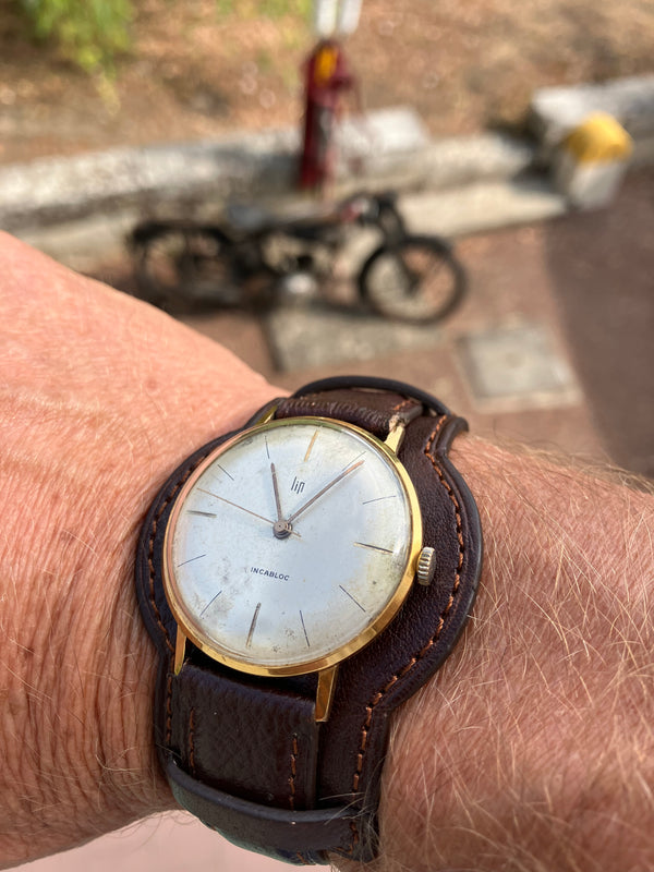 Watch strap called "bracelet de force"